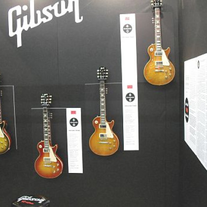 Samaan aikaan Gibsonin osastolla: täydellisen ’59 Les Paul’in uudelleenrakennushanke on tuottanut useita variaatioita väreissä, kannen kuvioissa ja kaulan mitoissa