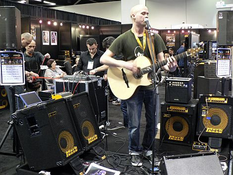 Petteri Sariola @ NAMM / Riffi ©Jukka Oja