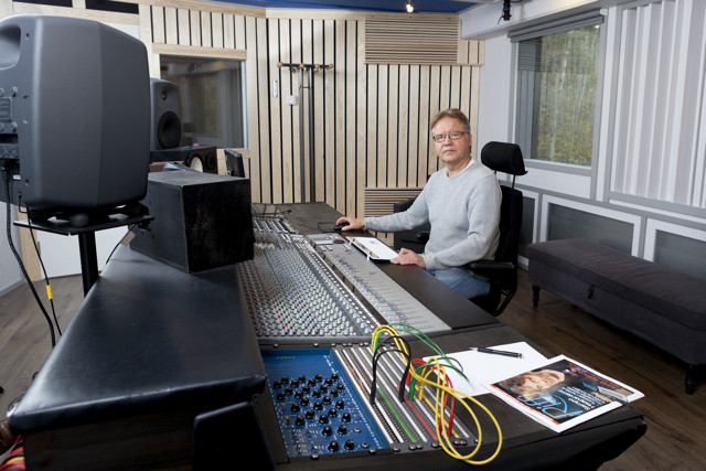 Risto Hemmi Finnvoxin B-studiolla ©Tommi Posa / Riffi